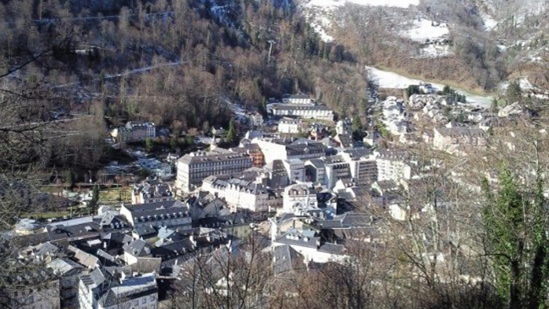 Appartement 2 Chambres, 8 Couchages, Centre-Ville Cauterets, Wifi Gratuit, Parking A Proximite - Fr-1-234-89 0*, Cauterets Francja